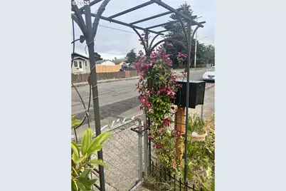 2478 Marion St, North Bend, OR 97459 - Photo 39