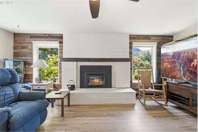 2478 Marion St, North Bend, OR 97459 - Photo 5