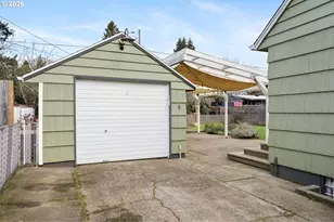 8913 SE Clay St, Portland, OR 97216 - Photo 29