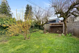 8913 SE Clay St, Portland, OR 97216 - Photo 37