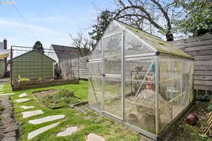 8913 SE Clay St, Portland, OR 97216 - Photo 35