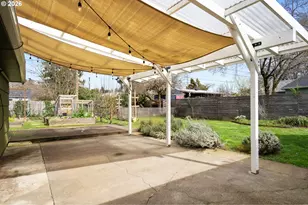 8913 SE Clay St, Portland, OR 97216 - Photo 31