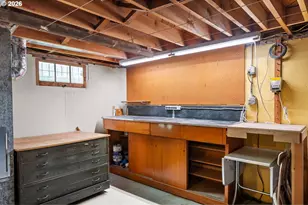 8913 SE Clay St, Portland, OR 97216 - Photo 27