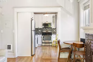 2087 NW Overton St, Portland, OR 97209 - Photo 9