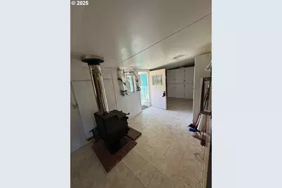 656 Applegate Ave, Yoncalla, OR 97499 - Photo 7