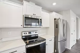 1302 W Larsen Dr, La Center, WA 98629 - Photo 11