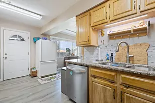 2730 W Sanders Ave, Roseburg, OR 97471 - Photo 19