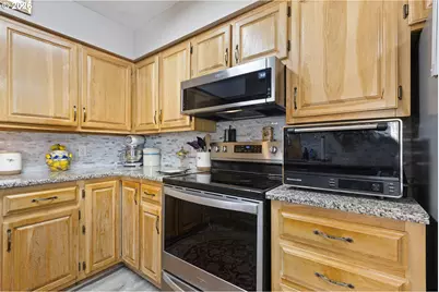 2730 W Sanders Ave, Roseburg, OR 97471 - Photo 17