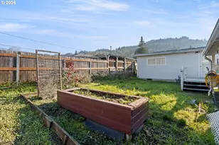 2730 W Sanders Ave, Roseburg, OR 97471 - Photo 45