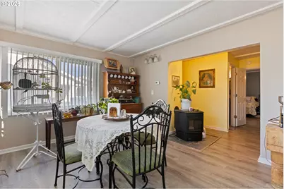 2730 W Sanders Ave, Roseburg, OR 97471 - Photo 11