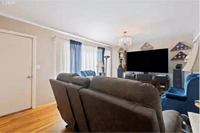 2730 W Sanders Ave, Roseburg, OR 97471 - Photo 5