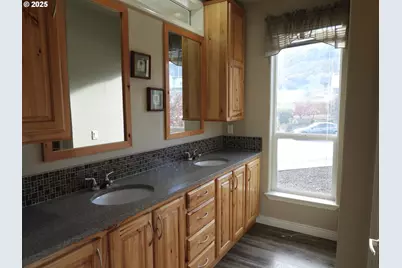 1903 Golden Way, The Dalles, OR 97058 - Photo 13