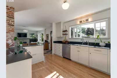 636 SE 68th Ave, Portland, OR 97215 - Photo 13