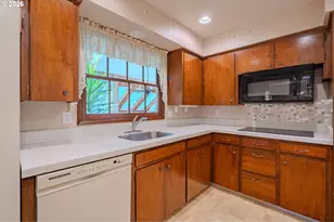 13490 NW Pettygrove St, Portland, OR 97229 - Photo 11