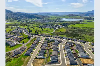 888 Medina Ave, Sutherlin, OR 97479 - Photo 41