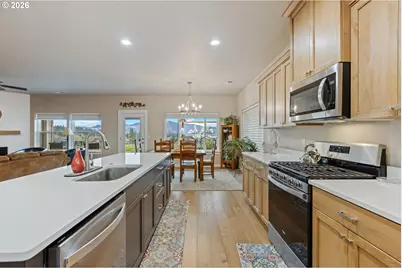 888 Medina Ave, Sutherlin, OR 97479 - Photo 15