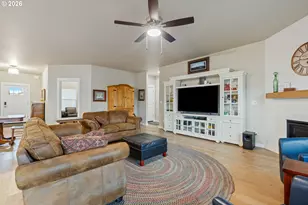 888 Medina Ave, Sutherlin, OR 97479 - Photo 9