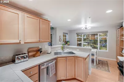 10797 SW Canterbury Ln #101, Portland, OR 97224 - Photo 9