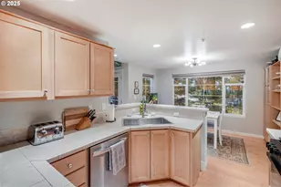 10797 SW Canterbury Ln, Portland, OR 97224 - Photo 9