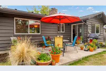 1825 SW Glenview Ave, Portland, OR 97225 - Photo 33
