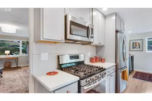 1825 SW Glenview Ave, Portland, OR 97225 - Photo 15