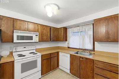 2461 SE Willow Dr, Hillsboro, OR 97123 - Photo 5