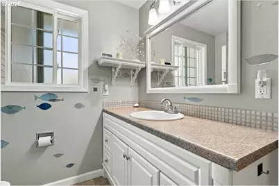 60 NE 23rd St, Gresham, OR 97030 - Photo 29