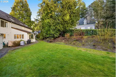 6340 SW Camelot Ln, Portland, OR 97219 - Photo 37