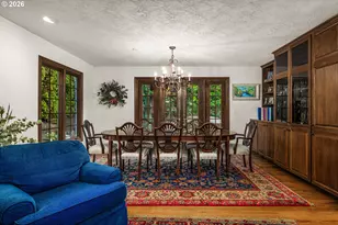 6340 SW Camelot Ln, Portland, OR 97219 - Photo 9