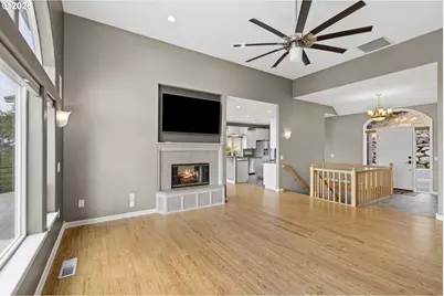 215 Eagle Dr, Roseburg, OR 97471 - Photo 5