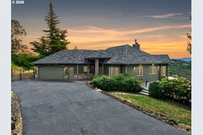 215 Eagle Dr, Roseburg, OR 97471 - Photo 1