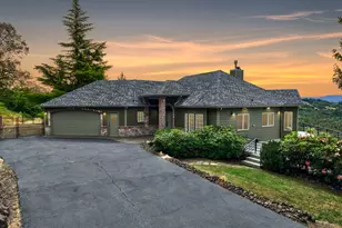 215 Eagle Dr, Roseburg, OR 97471 - Photo 1