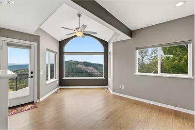 215 Eagle Dr, Roseburg, OR 97471 - Photo 7