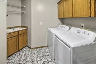 672 NE Valarie Ct, Hillsboro, OR 97124 - Photo 39