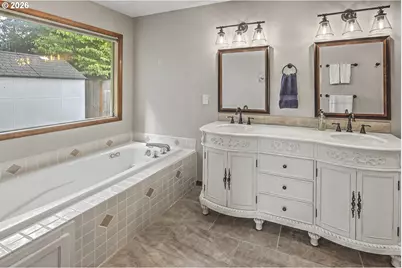 672 NE Valarie Ct, Hillsboro, OR 97124 - Photo 33