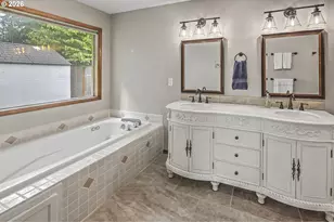672 NE Valarie Ct, Hillsboro, OR 97124 - Photo 33