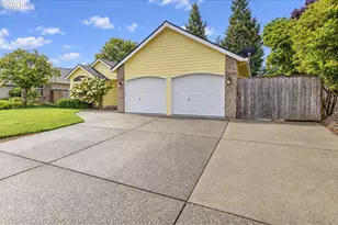 672 NE Valarie Ct, Hillsboro, OR 97124 - Photo 3