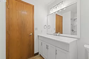 1200 E Johnson Ct, Newberg, OR 97132 - Photo 11