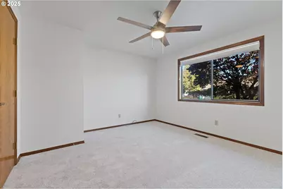 1200 E Johnson Ct, Newberg, OR 97132 - Photo 15