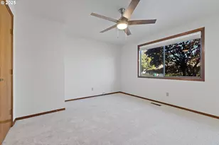 1200 E Johnson Ct, Newberg, OR 97132 - Photo 15