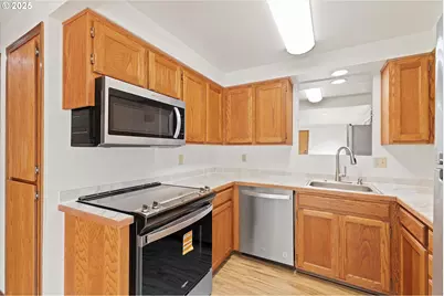 1200 E Johnson Ct, Newberg, OR 97132 - Photo 9