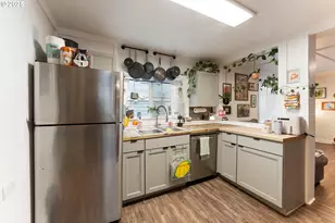 5533 S Kelly Ave, Portland, OR 97239 - Photo 9