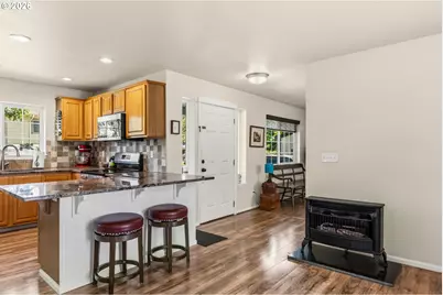 286 N 6th St, Creswell, OR 97426 - Photo 5