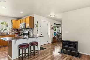 286 N 6th St, Creswell, OR 97426 - Photo 5