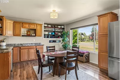 286 N 6th St, Creswell, OR 97426 - Photo 11