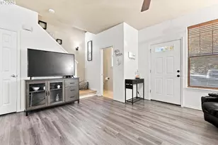 38528 Galway St, Sandy, OR 97055 - Photo 3