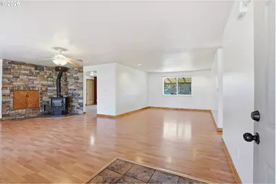 606 N Hubbard Ave, Yacolt, WA 98675 - Photo 5