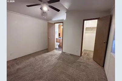 369 Lacasa St, Eugene, OR 97402 - Photo 9