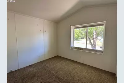 369 Lacasa St, Eugene, OR 97402 - Photo 17