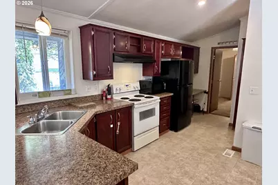 369 Lacasa St, Eugene, OR 97402 - Photo 5